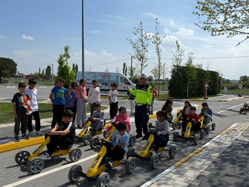 Balıkesir İl Jandarma Komutanlığınca; 05-09 Mayıs 2025 Tarihleri Arasında Okul Çevresinde Denetim ve Eğitim Faaliyeti ! (12.05.2025)